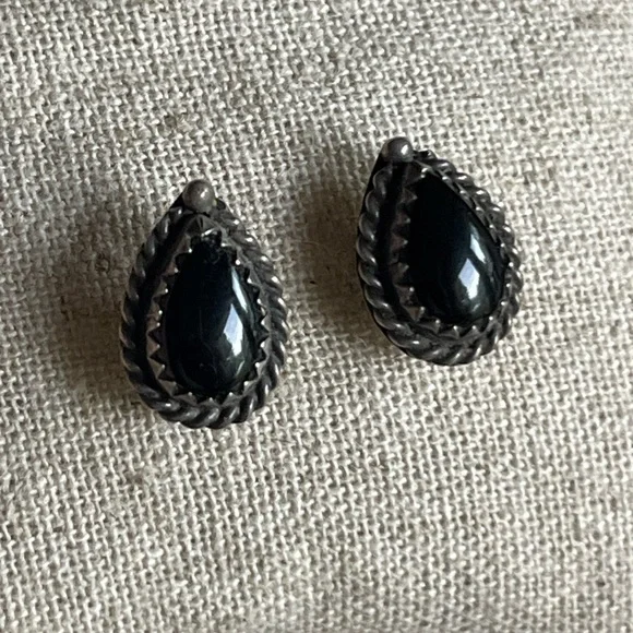Vintage Native American Black Onyx Sterling Silver Stud Earrings - Marked STG - Picture 2 of 5